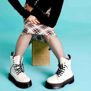 LAST CHANCE 🌹Nwob Dr. Martens Pascal Leather Platform Zip Boots
